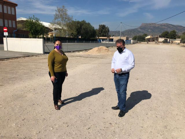 El Ayuntamiento de Lorca aprueba el acondicionamiento del solar existente junto al colegio de Campillo para habilitarlo como aparcamiento - 1, Foto 1
