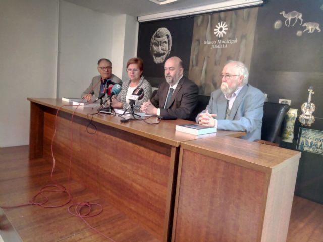 Un nuevo libro destaca los petroglifos localizados en Jumilla - 1, Foto 1