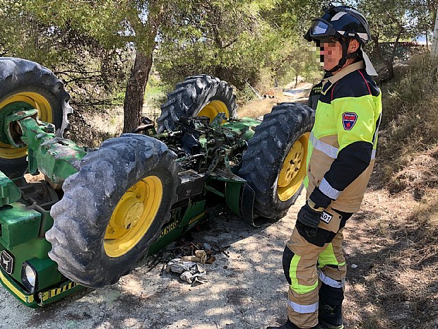 Fallece un varón de 76 años al quedar atrapado bajo su tractor en Mula - 1, Foto 1