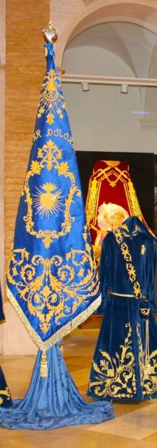 El emperador Marco Aurelio se incorpora a la procesión del Paso Azul con un nuevo manto bordado en seda y oro - 1, Foto 1