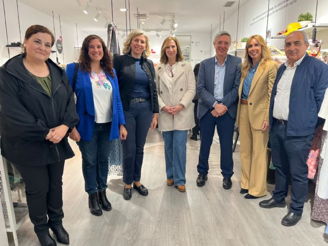 El Ayuntamiento de Murcia colabora con Cáritas para fomentar la inserción laboral en la tienda ´Moda-Re´ - 2, Foto 2