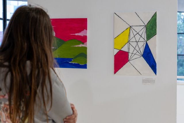 Alumnos del IES Isacc Peral unen arte y filosofía en su exposición en el Luzzy - 1, Foto 1