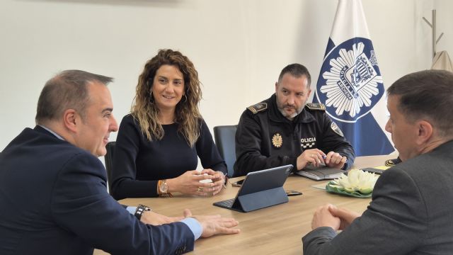 El director general de Administración Local visita las dependencias policiales de Archena - 1, Foto 1