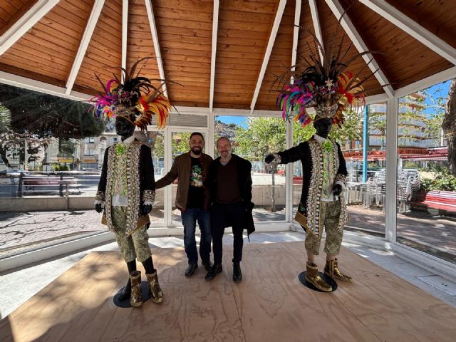 El espacio expositivo conocido como Jaula de los Pájaros acoge los diseños ganadores del Premio Especial del Carnaval de la Noche y los sombreros del CEIP Joaquín Tendero - 2, Foto 2