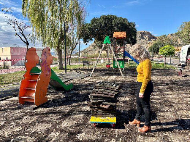 El Ayuntamiento de Santomera renueva el pavimento del parque infantil del Jardín de Euterpe - 1, Foto 1
