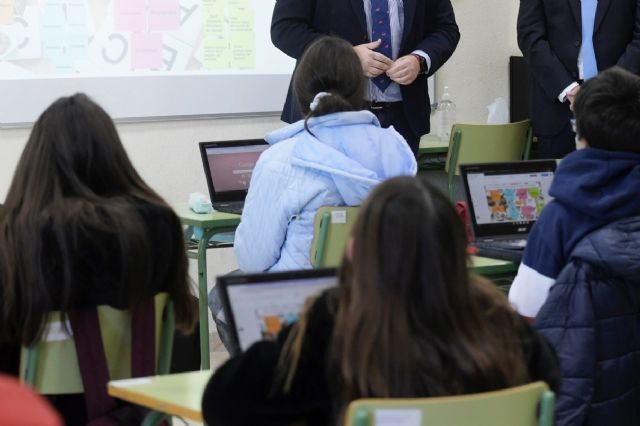 MC: López Miras da marcha atrás en la digitalización de las aulas - 1, Foto 1