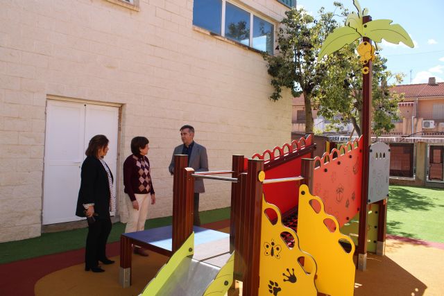 El Ayuntamiento mejora los exteriores de los colegios con nuevas áreas lúdicas - 1, Foto 1