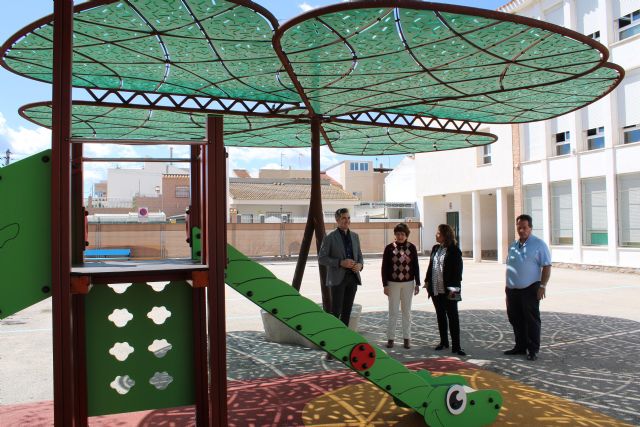 El Ayuntamiento mejora los exteriores de los colegios con nuevas áreas lúdicas - 3, Foto 3