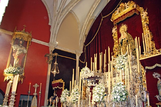 El arte efímero cofrade brilla en el altar de cultos de la Soledad en Alcalá del Río - 4, Foto 4