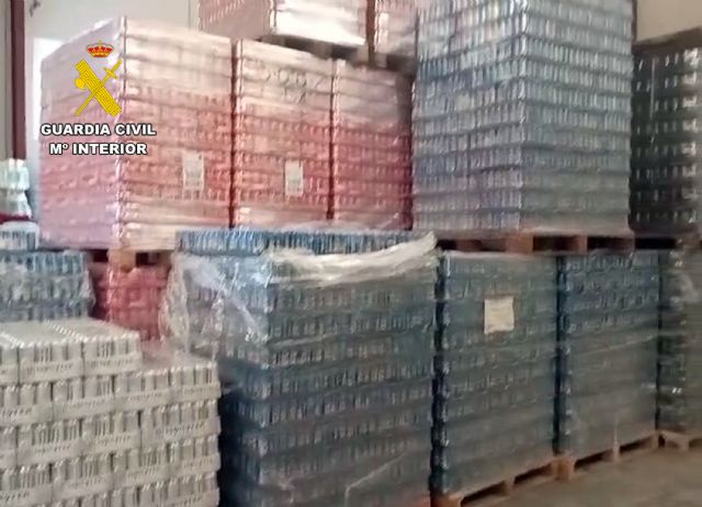 La Guardia Civil interviene en un almac�n de Los Alc�zares m�s de 200.000 latas de bebidas con deficiencias en el etiquetado, Foto 2