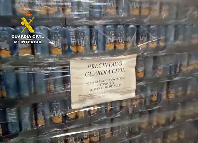 La Guardia Civil interviene en un almac�n de Los Alc�zares m�s de 200.000 latas de bebidas con deficiencias en el etiquetado, Foto 3