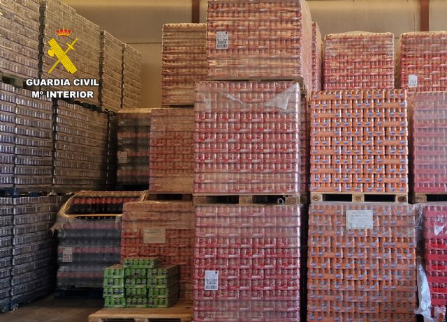 La Guardia Civil interviene en un almac�n de Los Alc�zares m�s de 200.000 latas de bebidas con deficiencias en el etiquetado, Foto 5