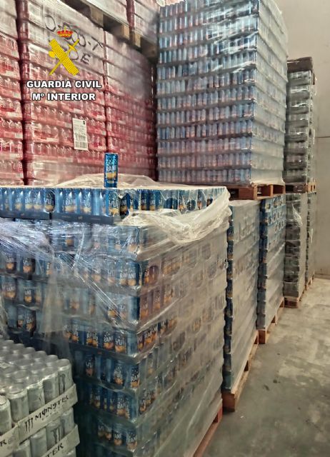 La Guardia Civil interviene en un almac�n de Los Alc�zares m�s de 200.000 latas de bebidas con deficiencias en el etiquetado, Foto 6