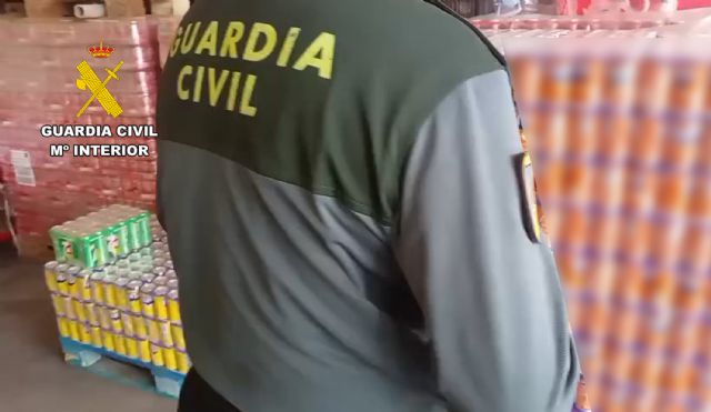 La Guardia Civil interviene en un almac�n de Los Alc�zares m�s de 200.000 latas de bebidas con deficiencias en el etiquetado, Foto 7