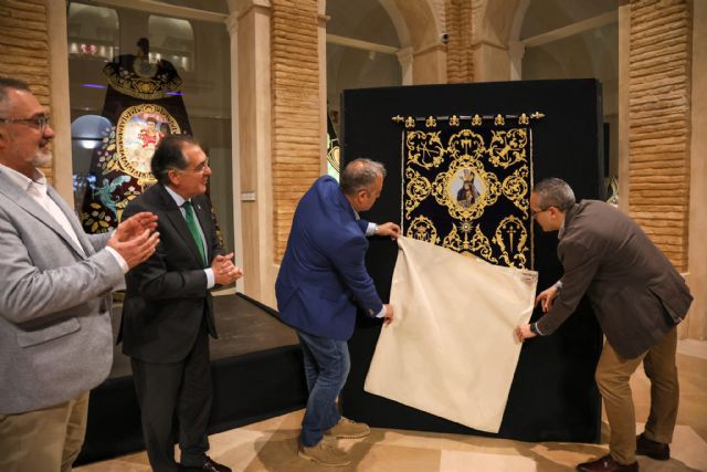El Paso Azul entrega a la Cofradía del Cristo de la Expiración de Huéscar su nuevo estandarte bordado con la imagen de Nuestro Padre Jesús Nazareno - 4, Foto 4