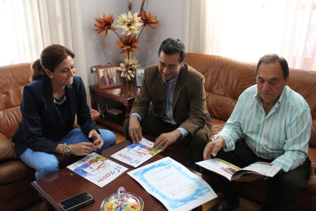 De izda a dcha: Alcaldesa, Presidente Miguel Lloret, y vicepresidente, José Luna, Foto 1