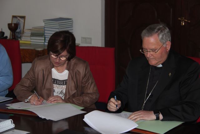 Firmado el convenio de cesión de la Ermita del Tercer Distrito entre Obispado y Ayuntamiento - 3, Foto 3