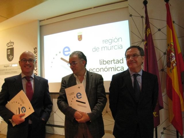 La Comunidad persigue aumentar la contratación en los comercios y mejorar la atención a  los turistas con la ampliación de horarios - 1, Foto 1