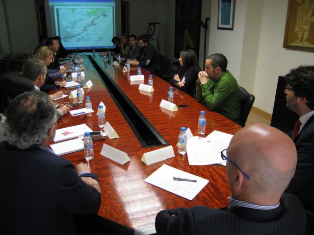 Reunión con los representantes de los municipios por donde discurre la ´Vía Verde´ - 1, Foto 1
