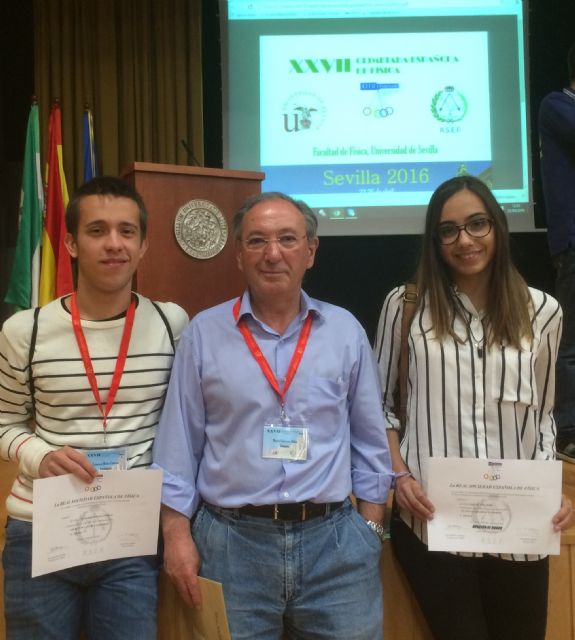 Awarded a student of IES Juan de la Cierva in the National Physics Olympiad, Foto 2