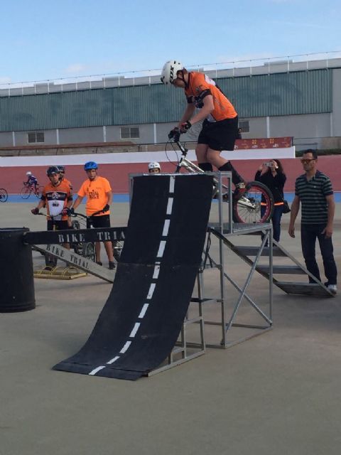 Éxito de participación en la presentación de las Escuelas de Ciclismo de Carretera en el Velódromo de Torre-Pacheco - 2, Foto 2