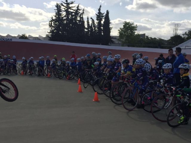 Éxito de participación en la presentación de las Escuelas de Ciclismo de Carretera en el Velódromo de Torre-Pacheco - 4, Foto 4