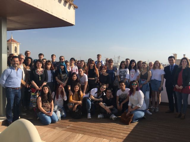 El alcalde recibió a un grupo de estudiantes ingleses, alemanes, rumanos y españoles del IES Ruiz de Alda unidos por el programa europeo Erasmus+ - 1, Foto 1