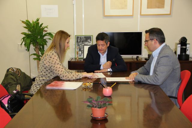 El Ayuntamiento reclama a la Comunidad Autnoma que no cierre ningn aula en Alhama, Foto 1