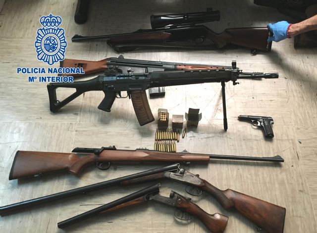 Desmantelada banda criminal especializada en el tráfico de drogas y en posesión de  armas de fuego y guerra - 1, Foto 1