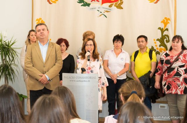 Un intercambio de alumnos de cuatro paises acude a visitar el Palacio Consistorial - 1, Foto 1