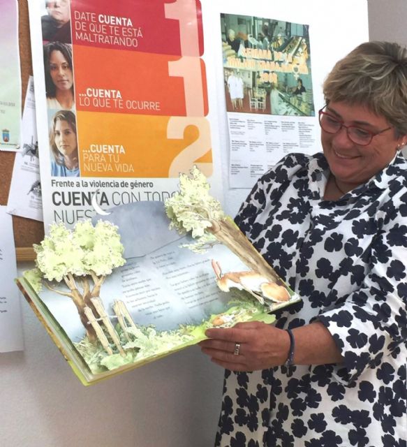 Más de una decena de mujeres asiste al taller de cuentoterapia organizado por el CAVI y la concejalía de Política Social - 1, Foto 1