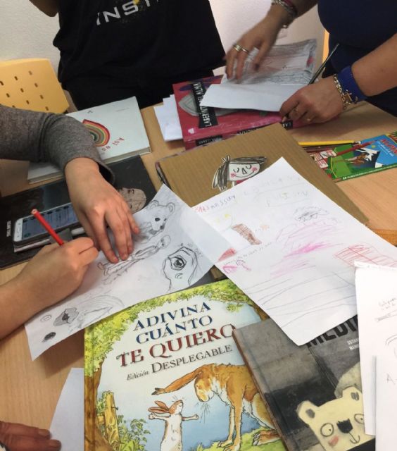 Más de una decena de mujeres asiste al taller de cuentoterapia organizado por el CAVI y la concejalía de Política Social - 2, Foto 2