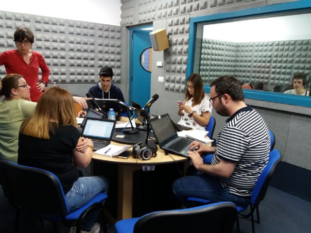 Alumnos de Comunicación de la Universidad de Murcia colaboran en el gran simulacro de emergencias de la Región - 2, Foto 2