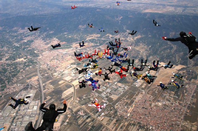 La Base Aérea de Alcantarilla intentará batir el récord nacional de grandes formaciones en caída libre - 1, Foto 1