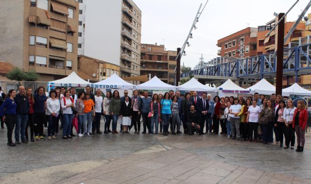 Desde ayer Alcantarilla disfruta de la I Feria Educativa AlcanEducaen la plaza Adolfo Suárez - 1, Foto 1