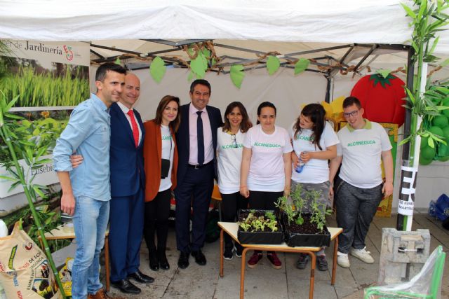 Desde ayer Alcantarilla disfruta de la I Feria Educativa AlcanEducaen la plaza Adolfo Suárez - 2, Foto 2