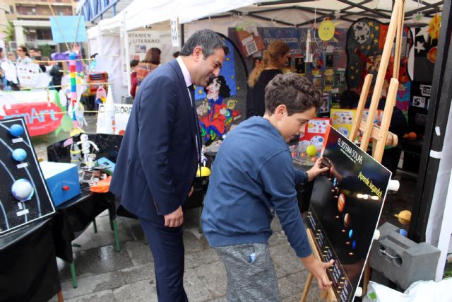 Desde ayer Alcantarilla disfruta de la I Feria Educativa AlcanEducaen la plaza Adolfo Suárez - 3, Foto 3