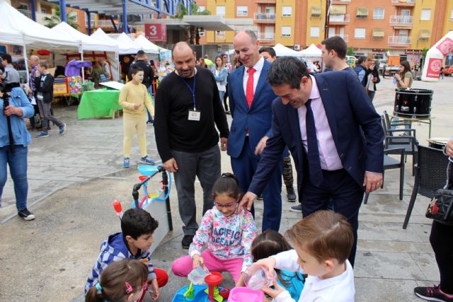 Desde ayer Alcantarilla disfruta de la I Feria Educativa AlcanEducaen la plaza Adolfo Suárez - 4, Foto 4