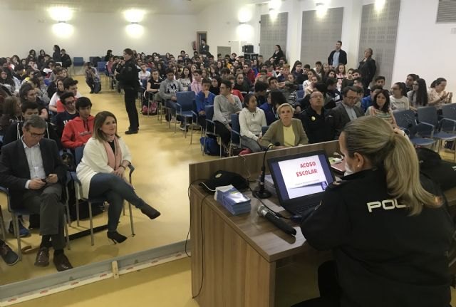La Semana Contra el Acoso Escolar lleva a institutos de Lorca charlas sobre el ´ciberacoso´ - 1, Foto 1