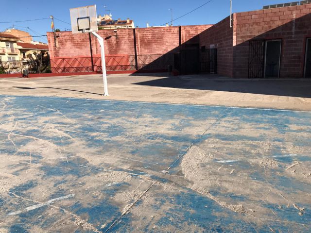 El Ayuntamiento reparará la pista polideportiva del CEIP Virgen de las Maravillas y renovará el vallado perimetral - 2, Foto 2