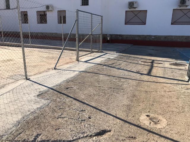 El Ayuntamiento reparará la pista polideportiva del CEIP Virgen de las Maravillas y renovará el vallado perimetral - 3, Foto 3