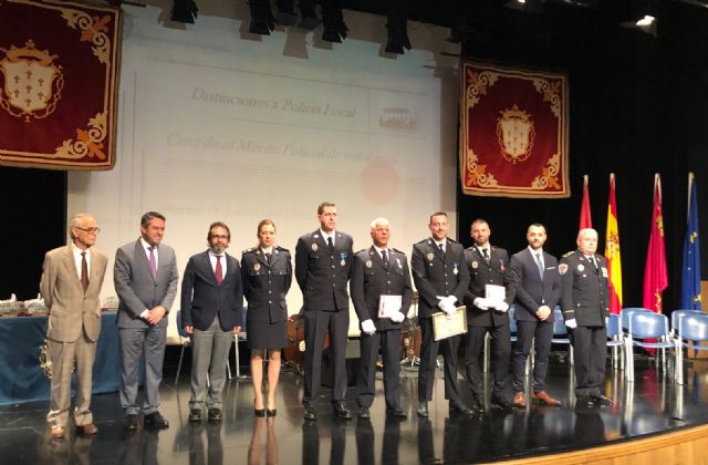 La Comunidad muestra su apoyo a la Policía Local con motivo de la festividad de su patrón en Alcantarilla - 1, Foto 1