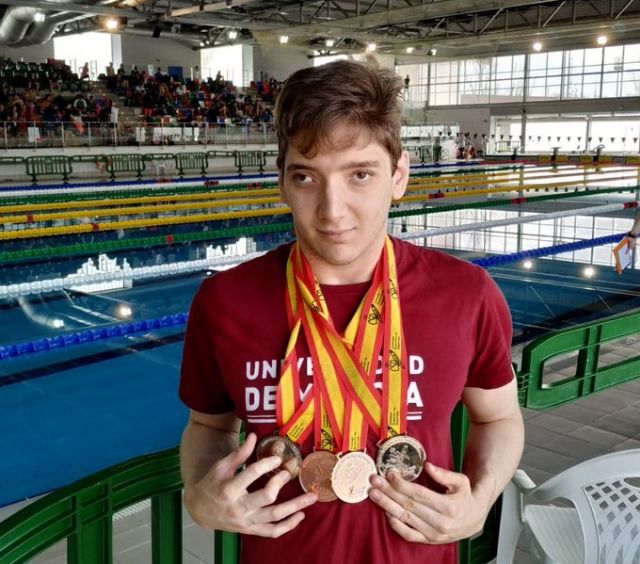 Eduardo Sánchez, alumno de Filología Clásica de la UMU, gana cuatro medallas en el campeonato universitario de natación - 1, Foto 1