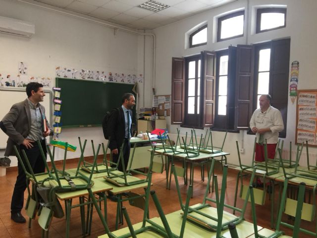 288 operarios se encargan de realizar una limpieza en profundidad de todos los colegios del municipio - 2, Foto 2