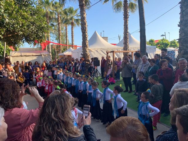 Más de una veintena de artesanos se dan cita en el mercado de primavera de Puerto Lumbreras - 1, Foto 1