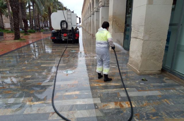 El Ayuntamiento intensifica la desinfección de espacios públicos para garantizar la protección de los menores de 14 años que ya pueden salir a la calle - 1, Foto 1