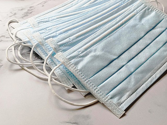 Los mayores de 65 años podrán retirar desde mañana sus mascarillas en las farmacias - 1, Foto 1