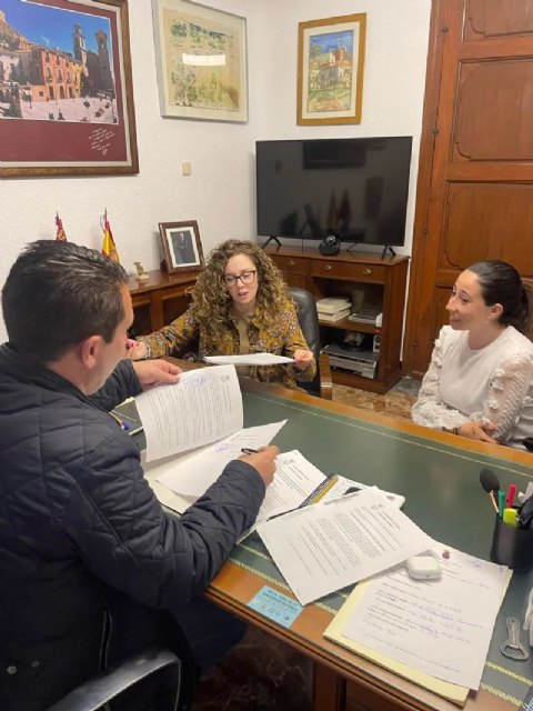 El Ayuntamiento de Mula renueva el convenio anual que mantiene con el Consejo Local de la Juventud - 1, Foto 1