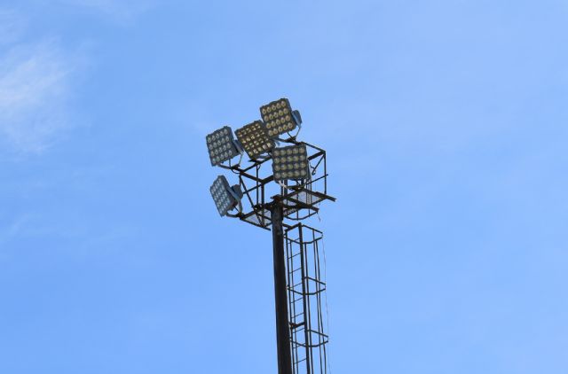Comienza la instalación del nuevo sistema de iluminación del campo municipal de rugby, que ahorrará unos 22.000 kg anuales de CO2 - 1, Foto 1