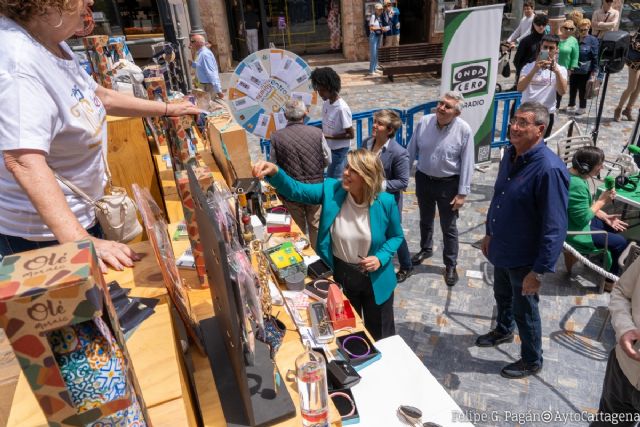 Los comercios del centro de Cartagena reparten 500 regalos para celebrar el Día de los Cascos Históricos de España - 1, Foto 1